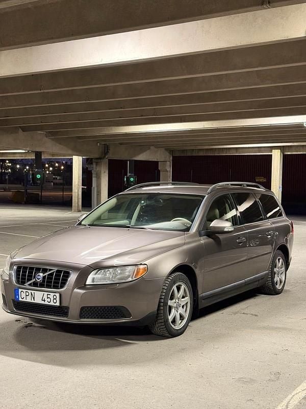 Begagnad 2008 Volvo V70 Kombi | 39 000 kr (Marknadspris) - Bild 1/4