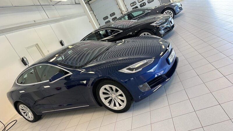 Blå Begagnad 2017 Tesla Model S Sedan | 249 000 kr (Bra pris) - Bild 1/4