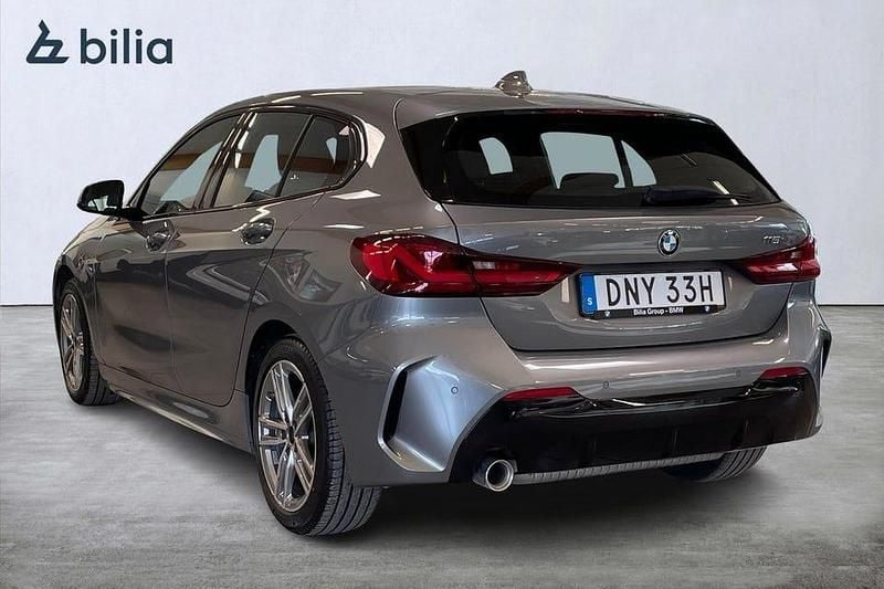 Begagnad BMW 118 M Sport 136 HK (100 kW) 2022 Grå Halvkombi