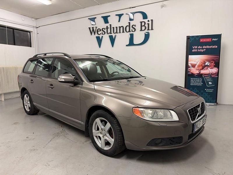 Grå Begagnad 2009 Volvo V70 Momentum Kombi | 59 900 kr (Marknadspris) - Bild 1/4