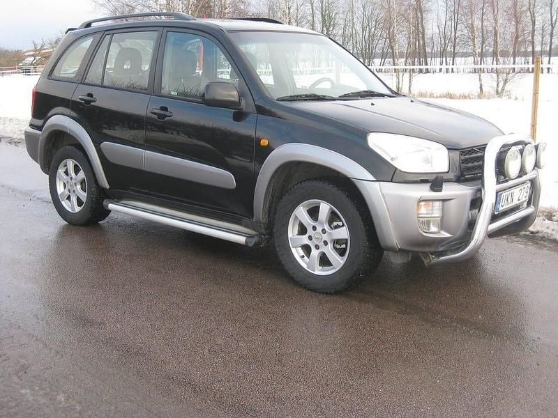 Svart Begagnad 2003 Toyota RAV4 SUV | 49 000 kr (Lite dyr) - Bild 1/4