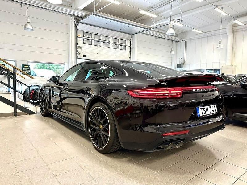 Begagnad Porsche Panamera GTS 460 HK (338 kW) 2018 Svart Sedan