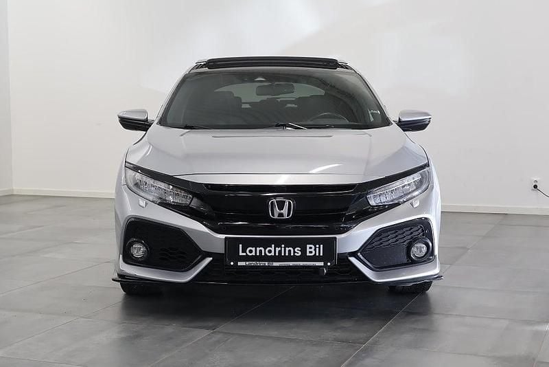 Begagnad Honda Civic 182 HK (133 kW) 2018 Silver Halvkombi