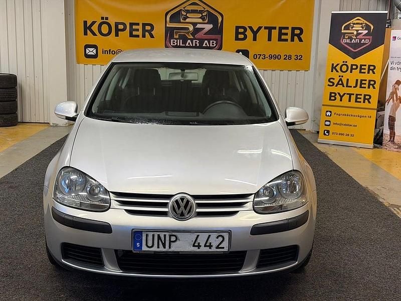 Silver Begagnad 2003 VW Golf IV Trendline Halvkombi | 22 900 kr (Marknadspris) - Bild 1/4