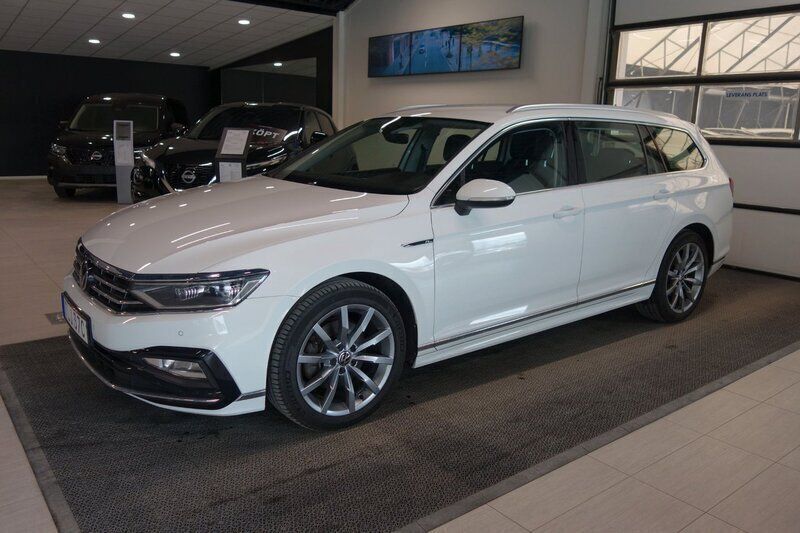 Vit Begagnad 2022 VW Passat GT Kombi | 299 000 kr (Marknadspris) - Bild 1/4