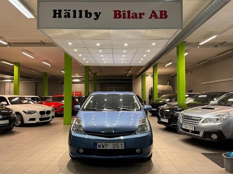 Begagnad Toyota Prius 112 HK (82 kW) 2005 Blå Halvkombi