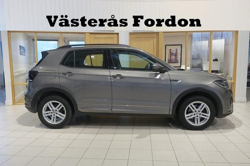 Grå Begagnad 2019 VW T-Cross Executive SUV | 172 900 kr (Marknadspris) - Bild 1/4
