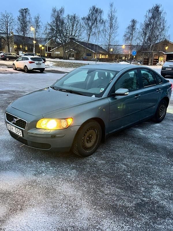 Begagnad 2004 Volvo S40 Sedan | 48 000 kr (Dyr) - Bild 1/4
