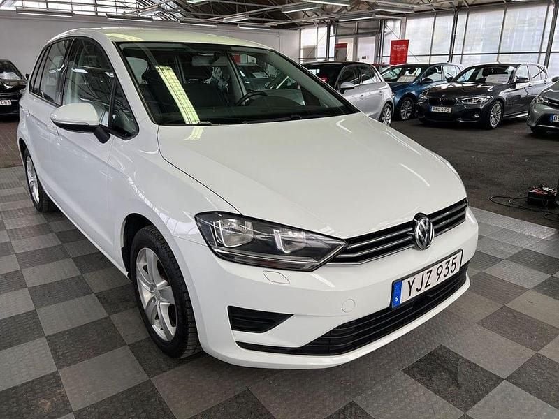 Vit Begagnad 2017 VW Golf VII Halvkombi | 149 000 kr (Marknadspris) - Bild 1/4
