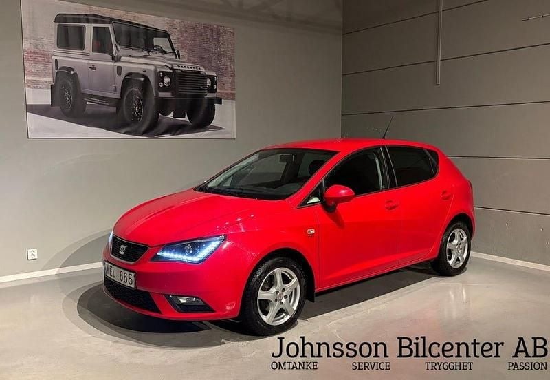Röd Begagnad 2012 Seat Ibiza Style Halvkombi | 92 000 kr (Marknadspris) - Bild 1/4