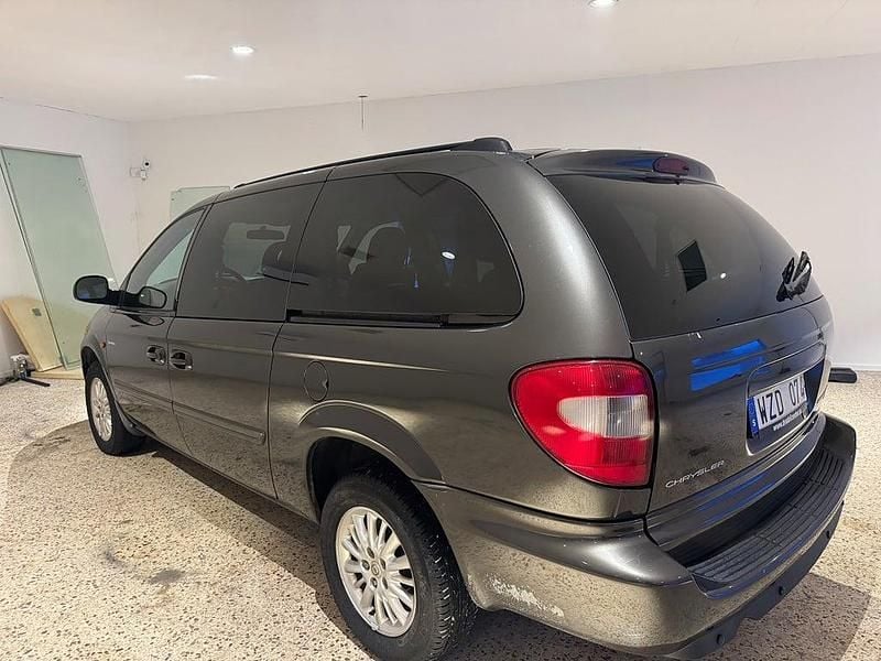 Begagnad Chrysler Grand Voyager 174 HK (127 kW) 2005 Brun Minibuss