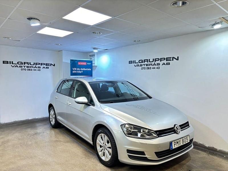 Silver Begagnad 2014 VW Golf VII Halvkombi | 94 800 kr (Marknadspris) - Bild 1/4