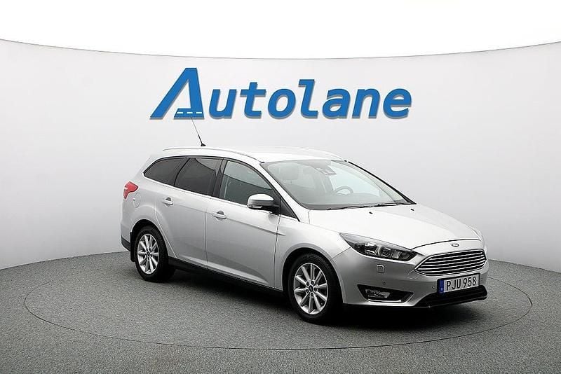 Grå Begagnad 2017 Ford Focus Titanium Kombi | 149 900 kr (Marknadspris) - Bild 1/3