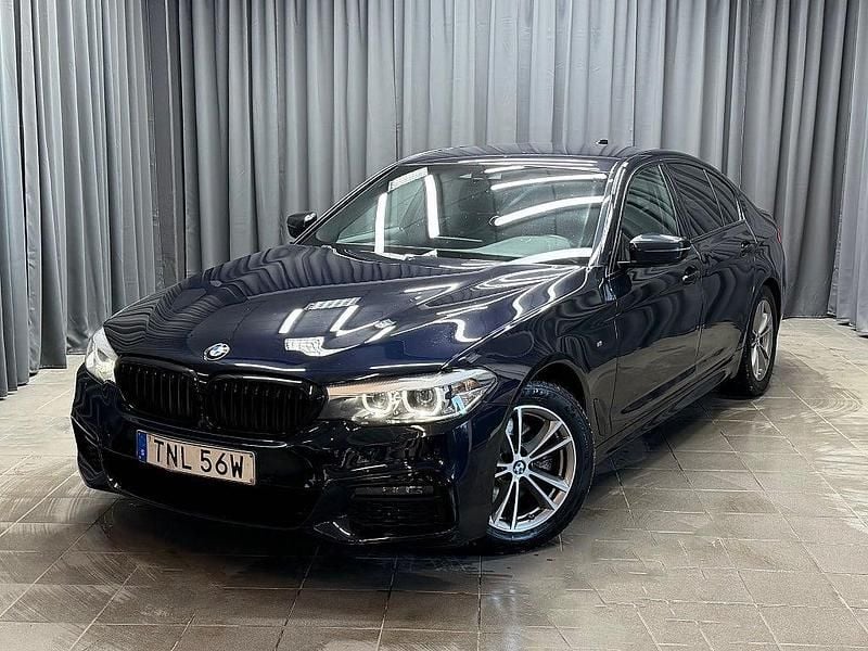 Svart Begagnad 2019 BMW 520 M Sport Sedan | 299 000 kr (Bra pris) - Bild 1/4