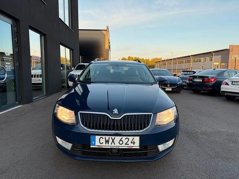 Begagnad Skoda Octavia Ambition 111 HK (81 kW) 2015 Blå Kombi