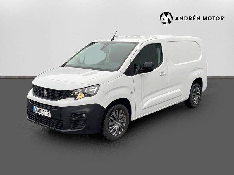 Vit Begagnad 2023 Peugeot Partner Minibuss | 279 900 kr (Dyr) - Bild 1/4