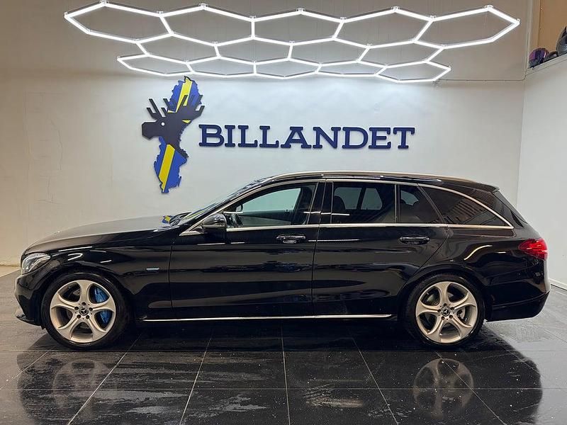 Begagnad Mercedes C350e Avantgarde 211 HK (155 kW) 2017 Svart Kombi