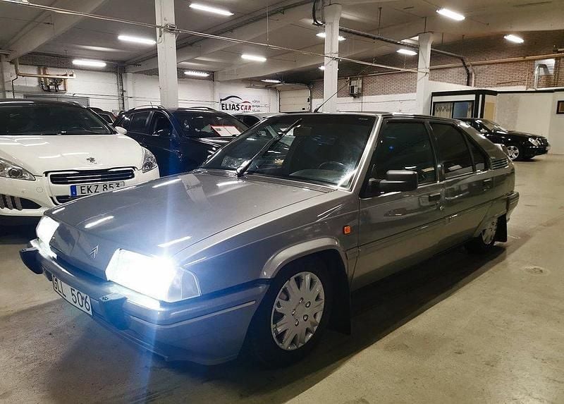 Grå Begagnad 1992 Citroën BX Halvkombi | 29 900 kr - Bild 1/4