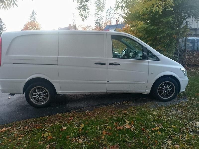 Vit Begagnad 2013 Mercedes Vito Minibuss | 67 000 kr (Marknadspris) - Bild 1/4