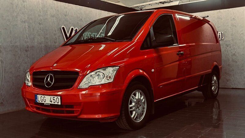 Röd Begagnad 2011 Mercedes Vito Minibuss | 79 900 kr (Marknadspris) - Bild 1/4