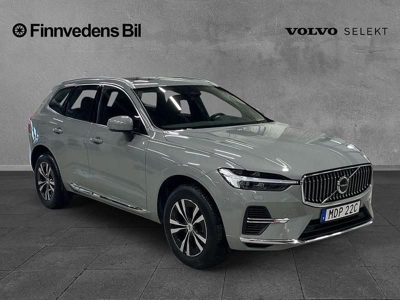 Begagnad Volvo XC60 Core 355 HK (261 kW) 2025 Grå SUV