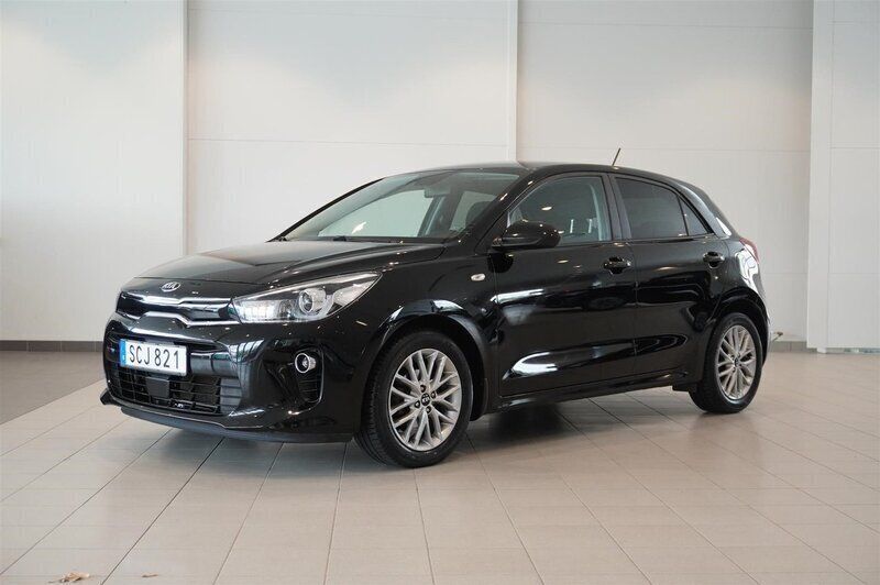 Svart Begagnad 2018 Kia Rio Advance Halvkombi | 129 800 kr (Bra pris) - Bild 1/4