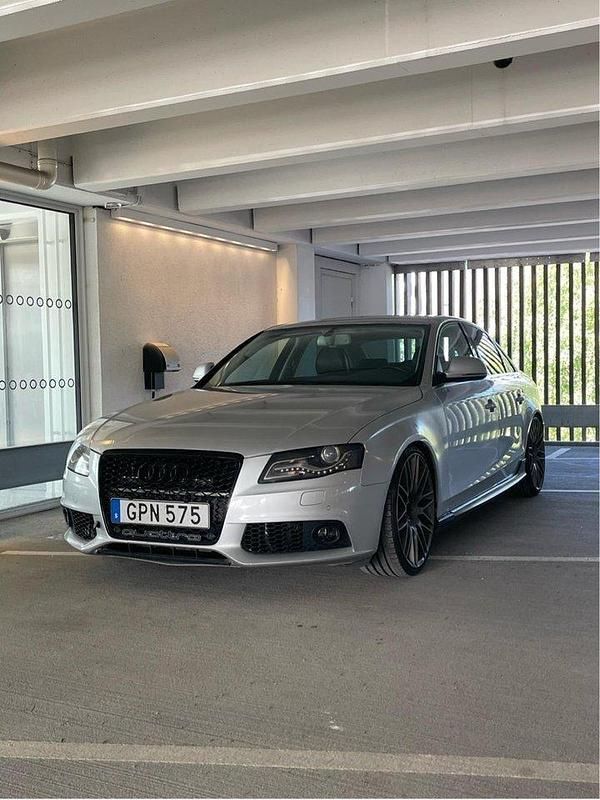 Blå Begagnad 2008 Audi A4 Sedan | 85 000 kr (Marknadspris) - Bild 1/4