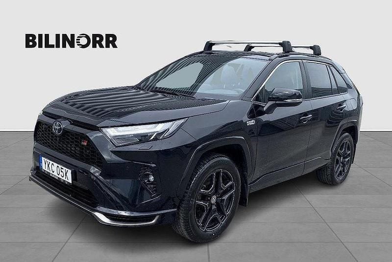Svart Begagnad 2023 Toyota RAV4 Hybrid Sport SUV | 549 500 kr (Lite dyr) - Bild 1/4