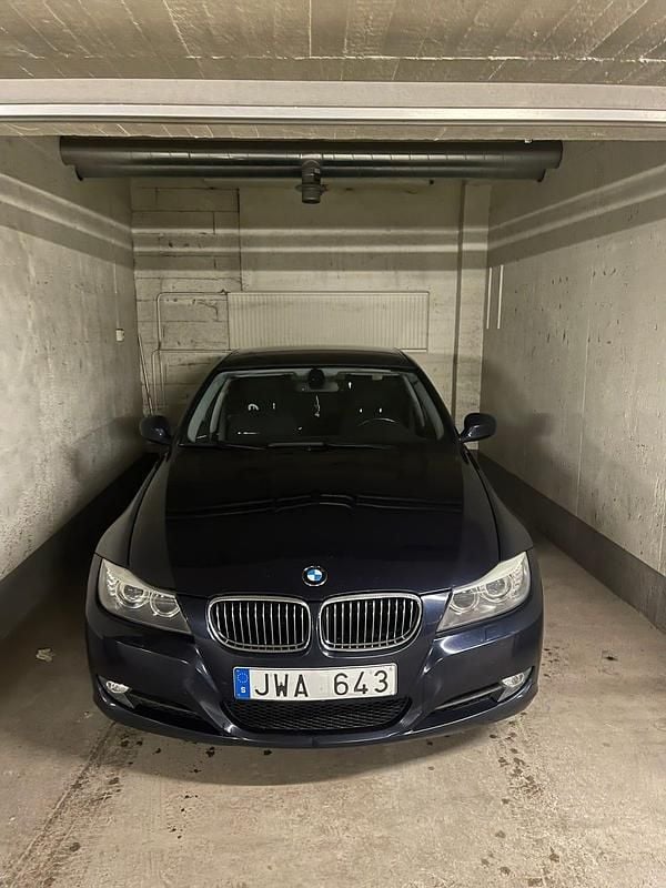 Begagnad BMW 325 218 HK (160 kW) 2009 Sedan
