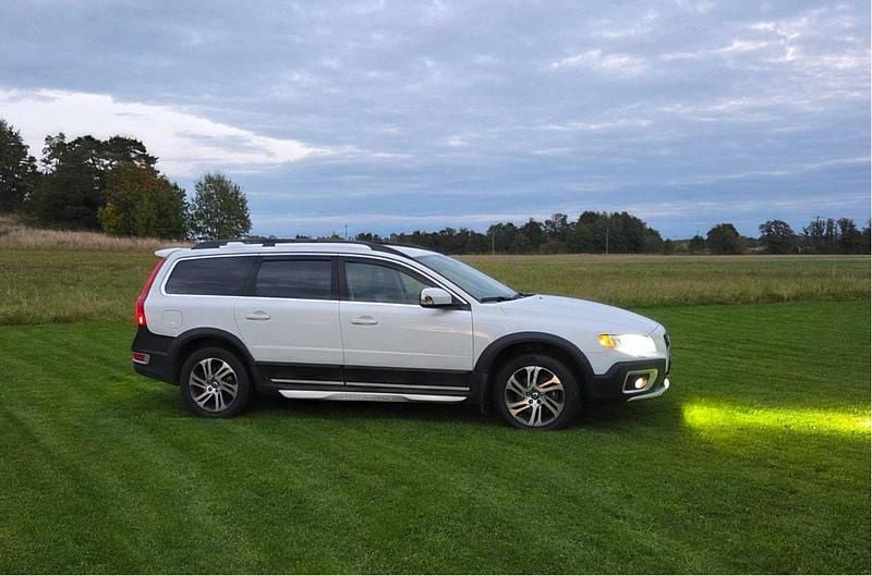 Vit Begagnad 2012 Volvo XC70 Momentum Kombi | 98 500 kr (Bra pris) - Bild 1/4