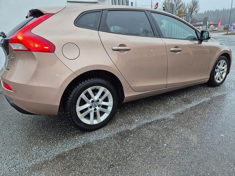 Begagnad Volvo V40 120 HK (88 kW) 2016 Ljusbrun Kombi