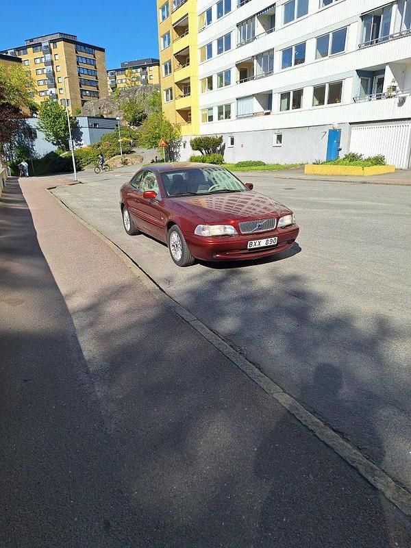 Röd Begagnad 2000 Volvo C70 Sportkupé | 40 000 kr (Marknadspris) - Bild 1/3