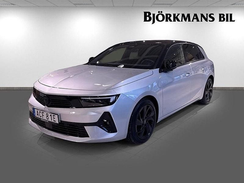 Grå Begagnad 2024 Opel Astra S Halvkombi | 239 900 kr (Marknadspris) - Bild 1/4