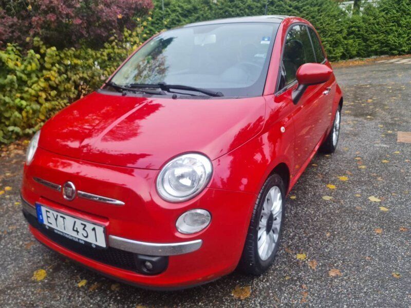 Röd Begagnad 2015 Fiat 500 Lounge Halvkombi | 86 000 kr (Lite dyr) - Bild 1/4