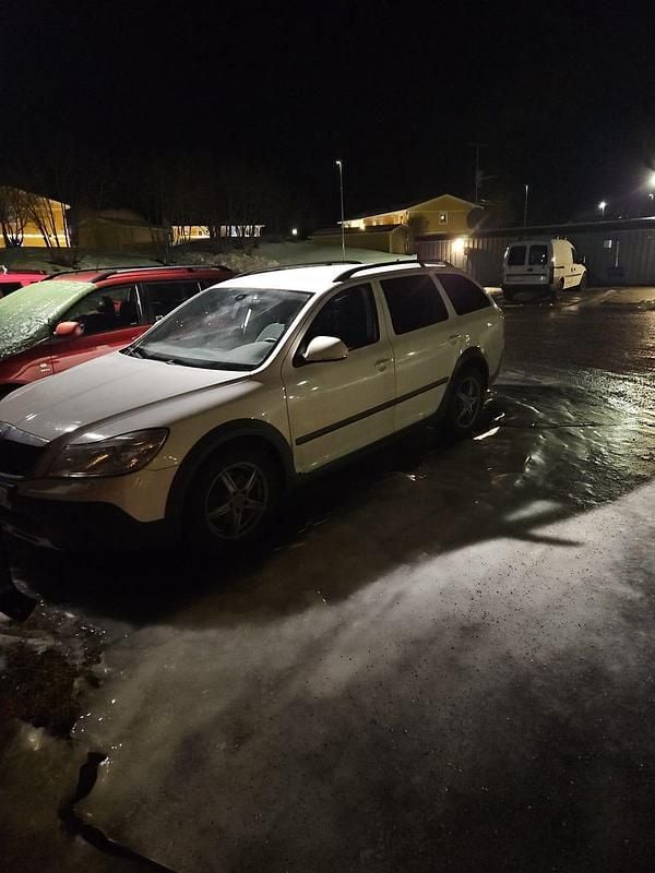 Begagnad 2011 Skoda Octavia Scout Kombi | 18 000 kr (Superpris) - Bild 1/1