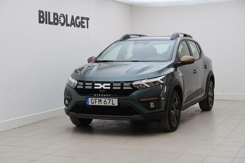 Grön Begagnad 2025 Dacia Sandero Extreme Halvkombi | 244 800 kr (Marknadspris) - Bild 1/4