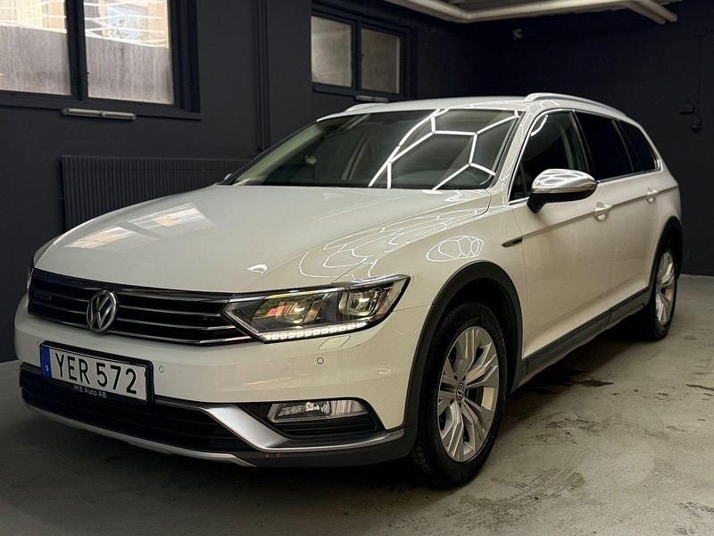 Vit Begagnad 2017 VW Passat Alltrack Kombi | 149 900 kr (Marknadspris) - Bild 1/4