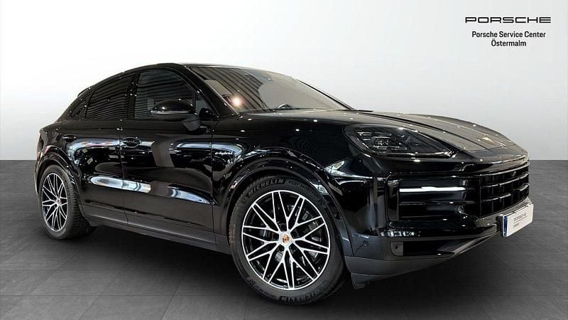 Svart (chromite black metallic) Begagnad 2024 Porsche Cayenne SUV | 1 145 000 kr (Bra pris) - Bild 1/4