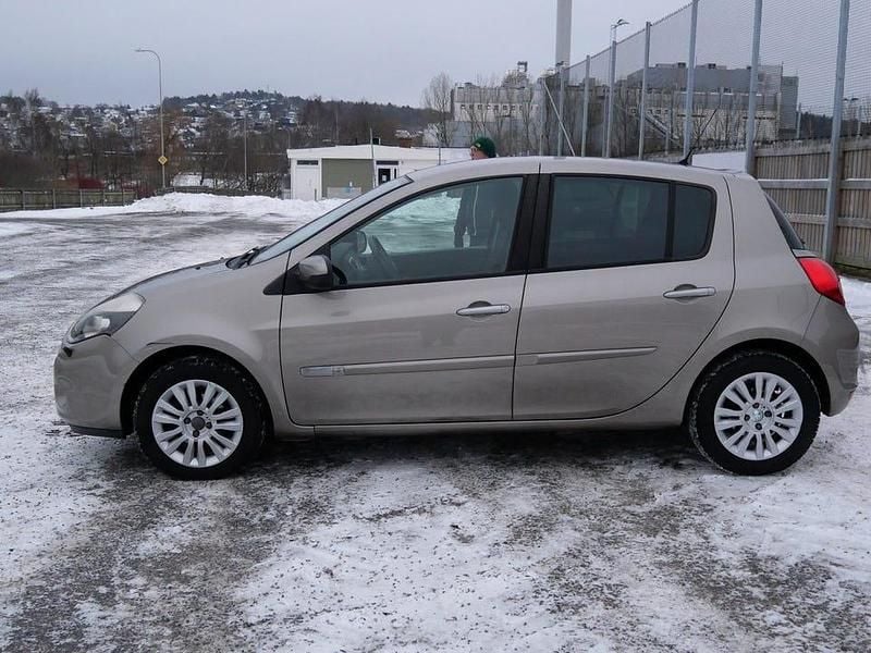Begagnad Renault Clio IV 88 HK (64 kW) 2012 Halvkombi