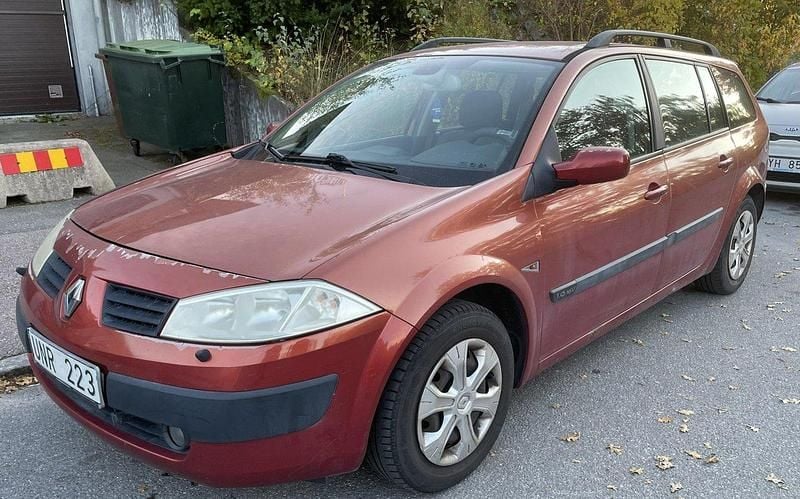 Röd Begagnad 2004 Renault Mégane GrandTour Kombi | 14 500 kr (Bra pris) - Bild 1/4