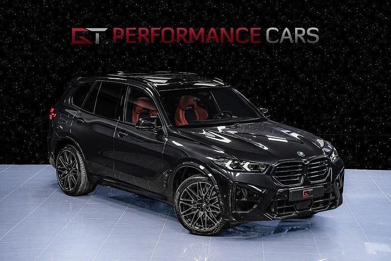 Black sapphire metallic 4307 Begagnad 2025 BMW X5 M Comfort Edition SUV | 1 579 900 kr - Bild 1/3