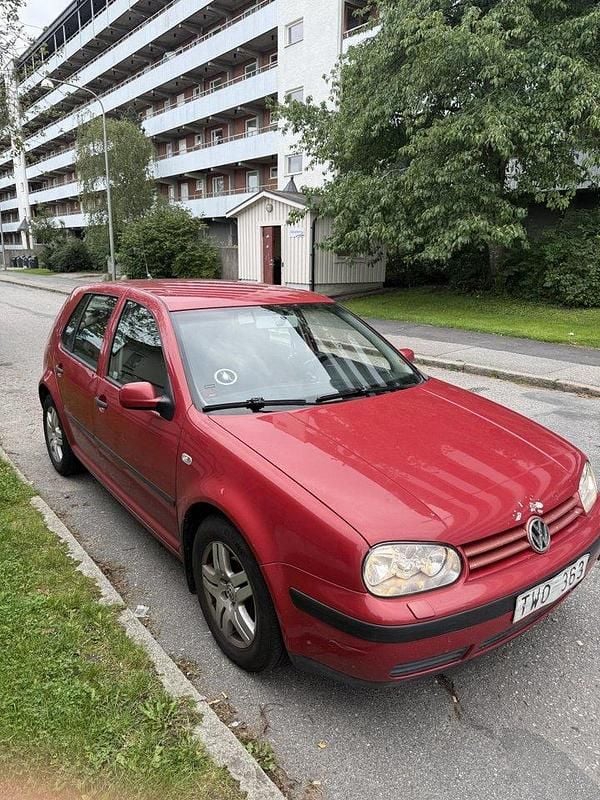 Röd Begagnad 2003 VW Golf IV Basis Halvkombi | 15 500 kr (Marknadspris) - Bild 1/3