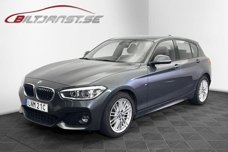 Grå Begagnad 2019 BMW 120 Shadowline Halvkombi | 229 900 kr (Marknadspris) - Bild 1/4