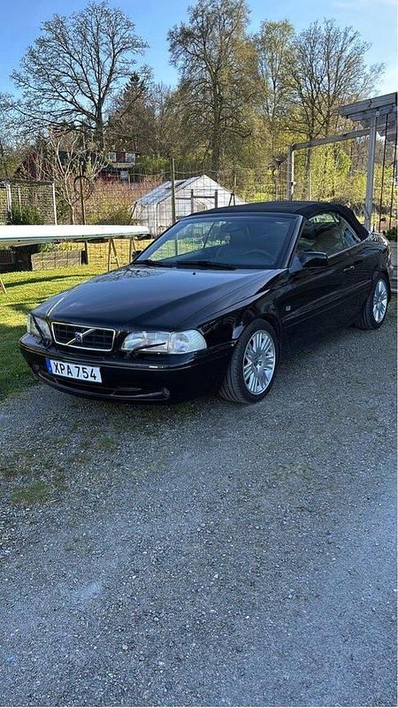 Svart Begagnad 2001 Volvo C70 Cab | 45 000 kr (Marknadspris) - Bild 1/4