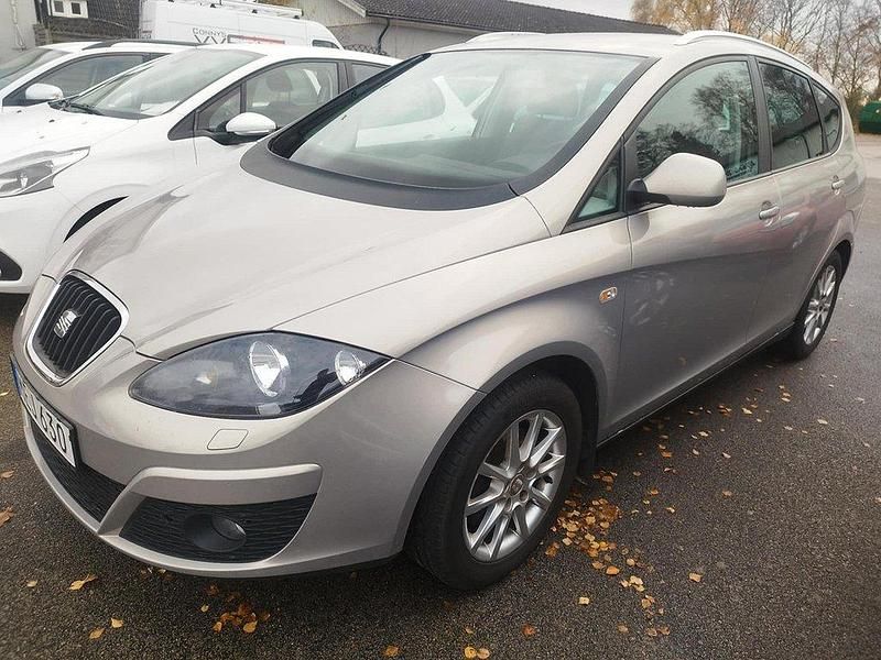 Ljusbrun (brun) Begagnad 2011 Seat Altea XL Minibuss | 59 900 kr (Lite dyr) - Bild 1/3