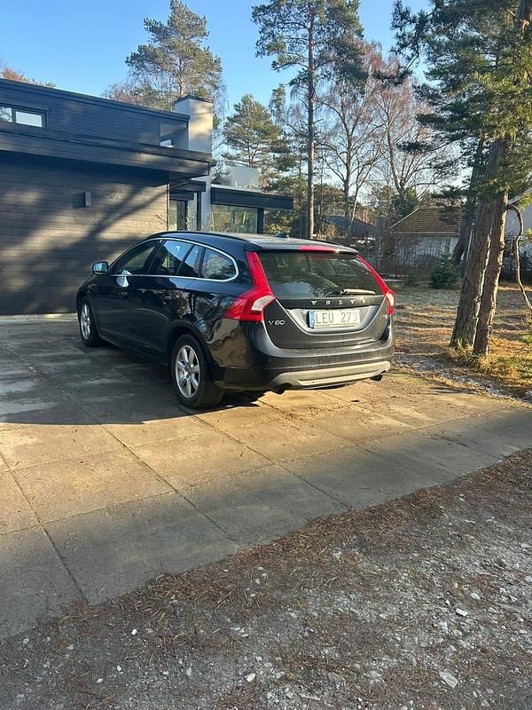 Begagnad Volvo V60 150 HK (110 kW) 2011 Metallic Kombi