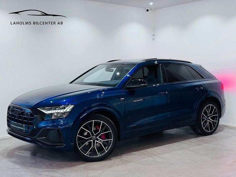 Blå Begagnad 2023 Audi Q8 S-Line SUV | 849 900 kr (Lite dyr) - Bild 1/4