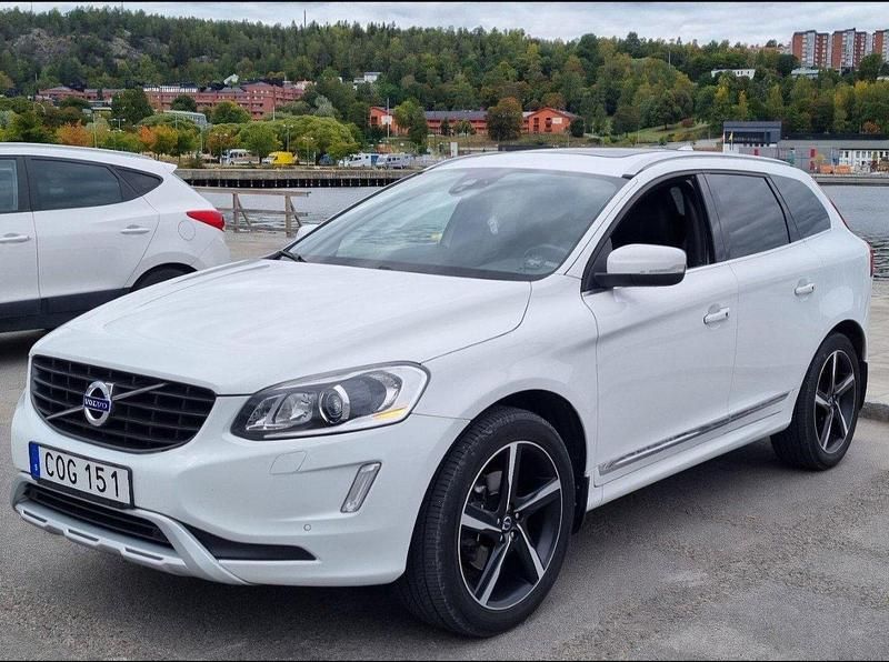 Vit Begagnad 2015 Volvo XC60 Summum SUV | 150 000 kr (Bra pris) - Bild 1/3