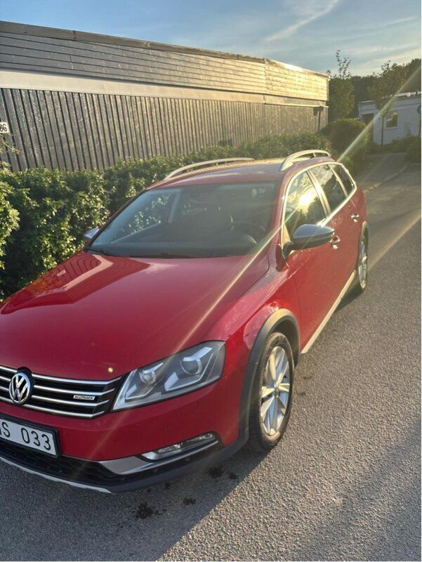Röd Begagnad 2013 VW Passat Alltrack Kombi | 89 000 kr (Marknadspris) - Bild 1/4