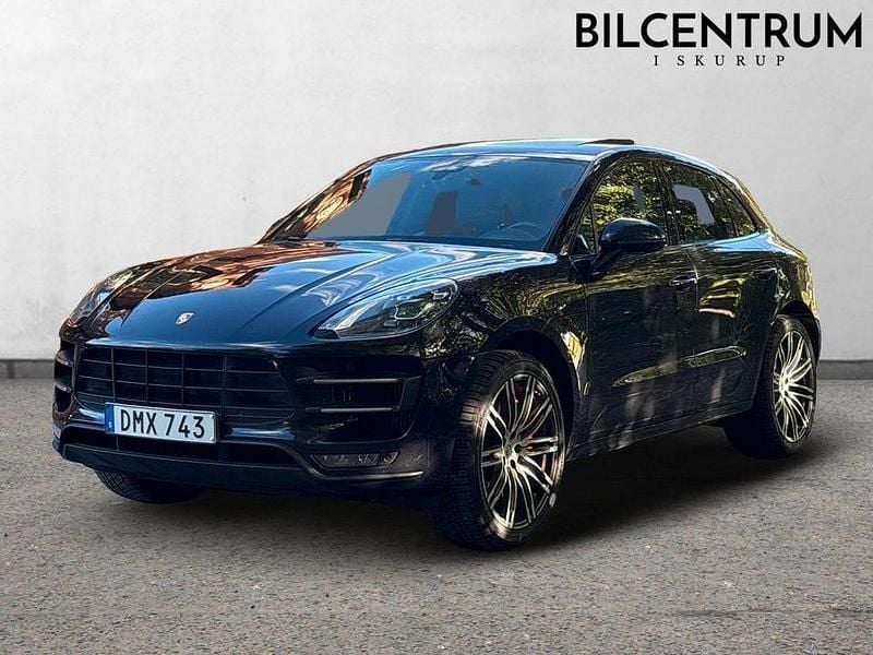 Svart Begagnad 2017 Porsche Macan Turbo Performance Package SUV | 339 900 kr (Marknadspris) - Bild 1/4